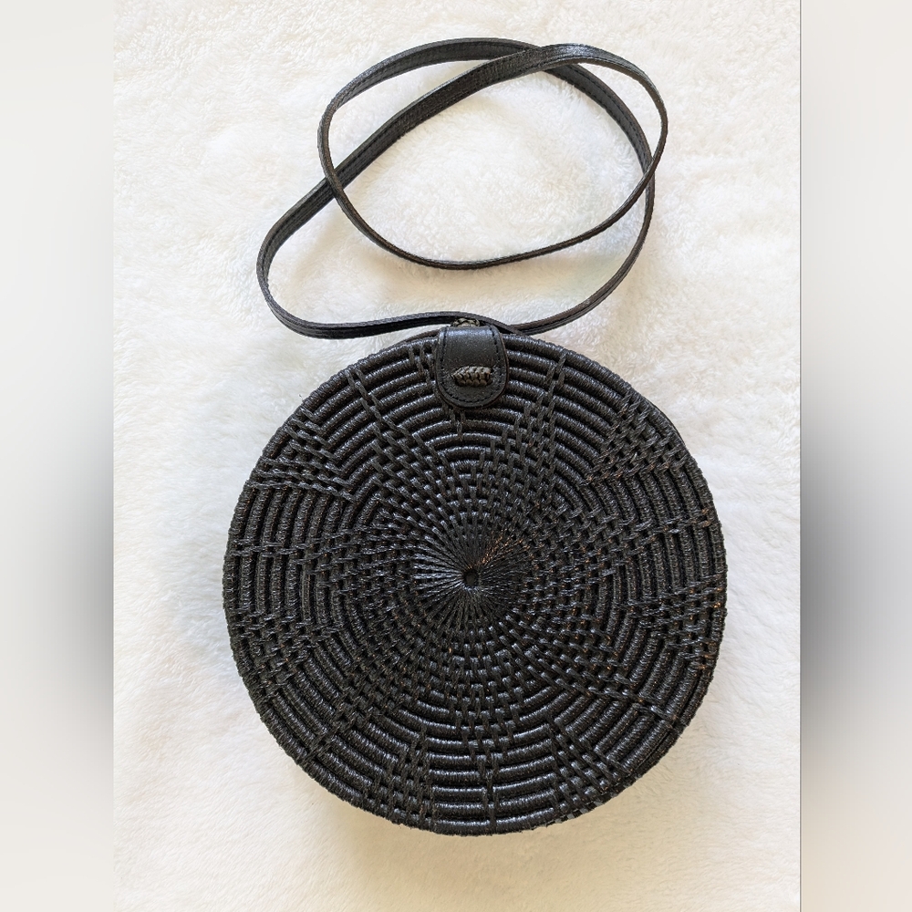 Elegant Black Woven Crossbody Bag